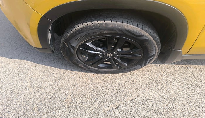 2018 Maruti Vitara Brezza ZDI, Diesel, Manual, 94,969 km, tyre