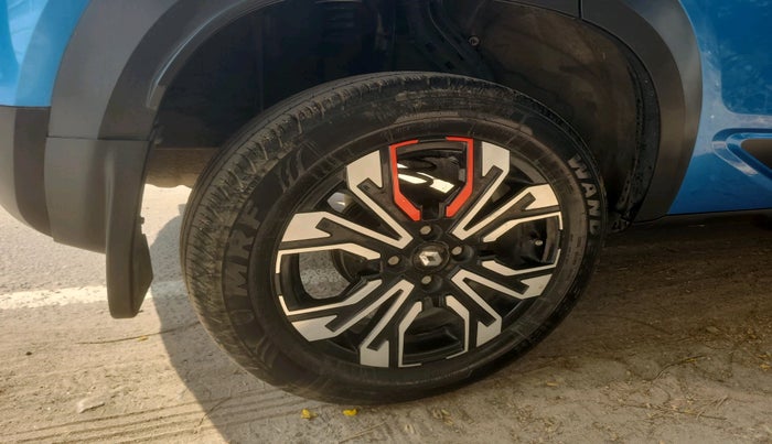 2021 Renault Kiger RXT (O) AMT DUAL TONE, Petrol, Automatic, 16,065 km, tyre