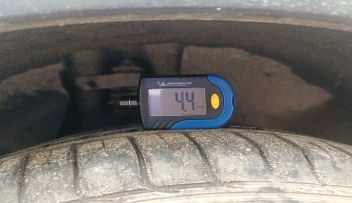 2015 Hyundai Creta S 1.6 PETROL, Petrol, Manual, 1,15,973 km, tyre