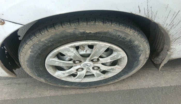 2017 Hyundai Eon ERA +, Petrol, Manual, 70,584 km, tyre