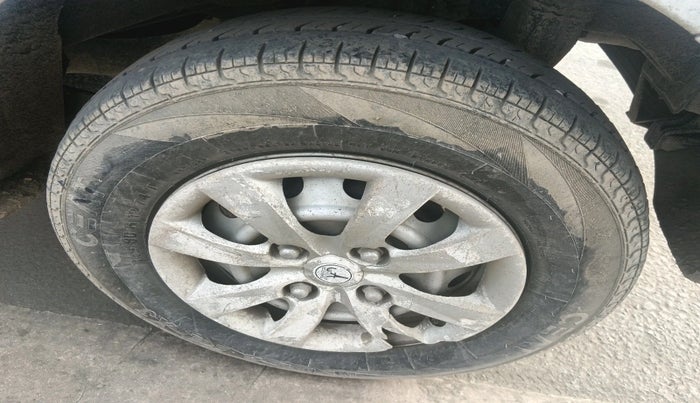 2017 Hyundai Eon ERA +, Petrol, Manual, 70,584 km, tyre