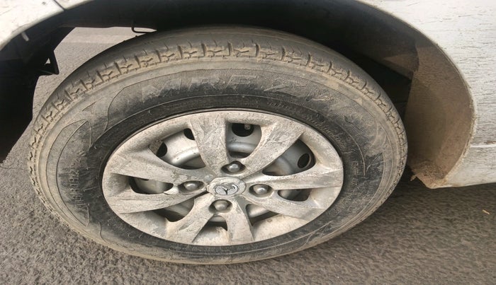 2017 Hyundai Eon ERA +, Petrol, Manual, 70,584 km, tyre