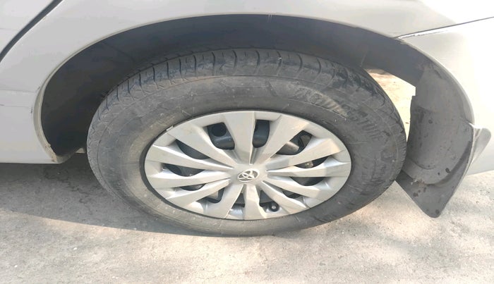 2015 Toyota Etios GD, Diesel, Manual, 2,28,504 km, tyre