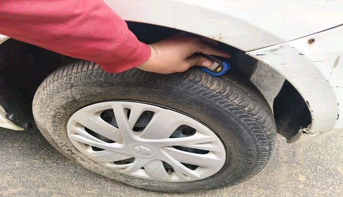 2015 Maruti Swift VXI, Petrol, Manual, 69,191 km, tyre