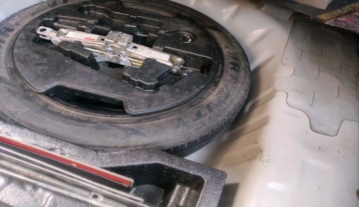 2020 Maruti Ciaz DELTA 1.5 SHVS MT PETROL, Petrol, Manual, 92,717 km, tyre