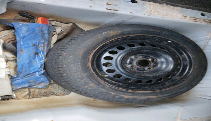 2014 Honda City 1.5L I-VTEC SV CVT, Petrol, Automatic, 1,20,303 km, tyre