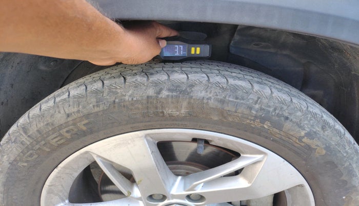 2021 MG HECTOR SHINE 1.5 PETROL TURBO MT, Petrol, Manual, 63,183 km, tyre