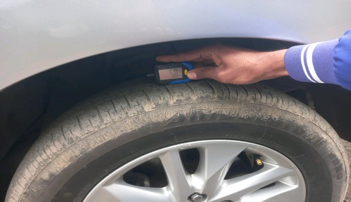 2018 Toyota Innova Crysta 2.7 GX AT 7 STR, Petrol, Automatic, 1,28,625 km, tyre