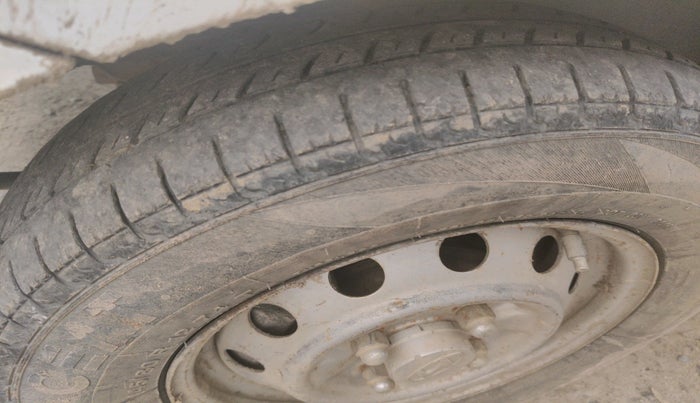 2014 Hyundai Eon ERA +, Petrol, Manual, 75,213 km, tyre