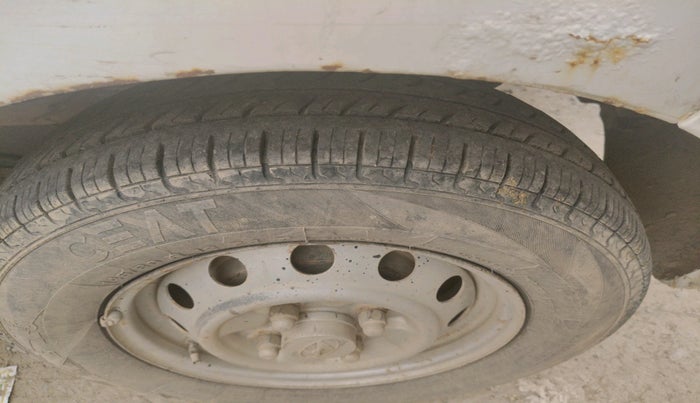 2014 Hyundai Eon ERA +, Petrol, Manual, 75,213 km, tyre