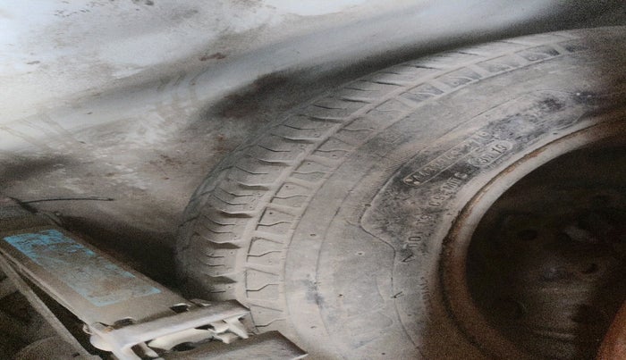 2014 Hyundai Eon ERA +, Petrol, Manual, 75,213 km, tyre