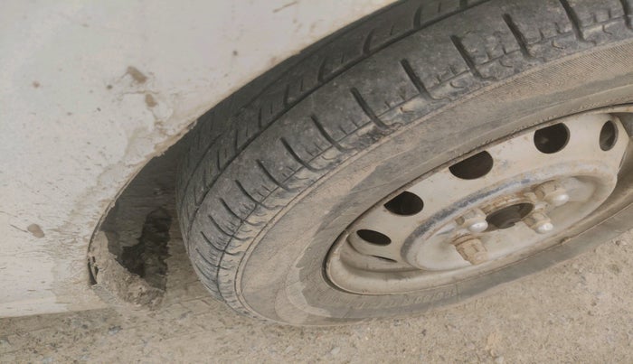 2014 Hyundai Eon ERA +, Petrol, Manual, 75,213 km, tyre