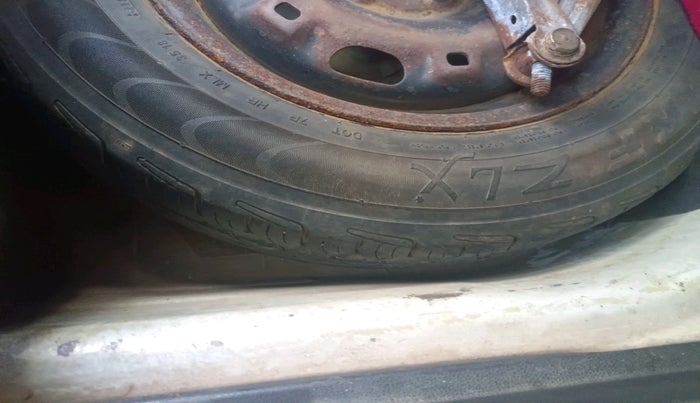 2011 Skoda Fabia AMBITION 1.2 TDI, Diesel, Manual, 1,09,899 km, tyre