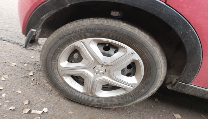 2017 Tata NEXON XM DIESEL, Diesel, Manual, 83,978 km, tyre