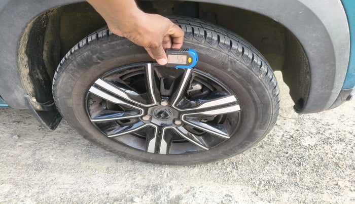 2024 Renault Kwid CLIMBER MT 1.0, Petrol, Manual, 9,989 km, tyre