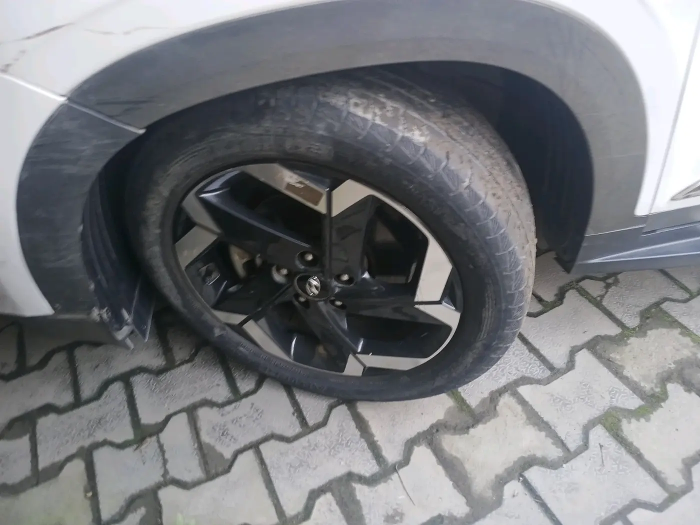 2021 Hyundai ALCAZAR 2.0 SIGNATURE (O) AT 6STR, Petrol, Automatic, 31,324 km, tyre