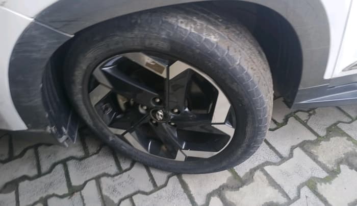 2021 Hyundai ALCAZAR 2.0 SIGNATURE (O) AT 6STR, Petrol, Automatic, 31,324 km, tyre