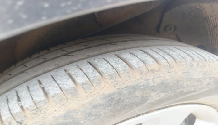 2013 Hyundai Verna FLUIDIC 1.6 CRDI EX, Diesel, Manual, 85,215 km, tyre