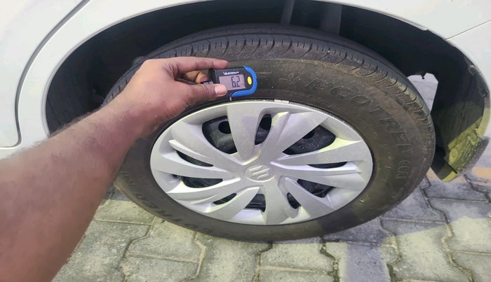 2025 Maruti Swift VXi AMT, Petrol, Automatic, 848 km, tyre