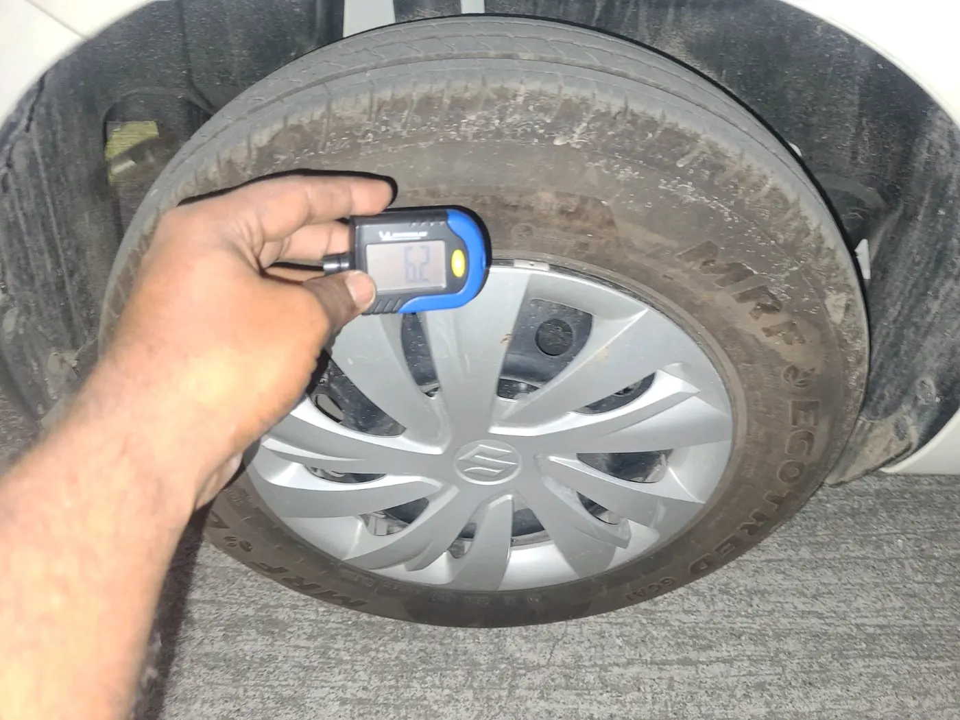 2025 Maruti Swift VXi AMT, Petrol, Automatic, 848 km, tyre