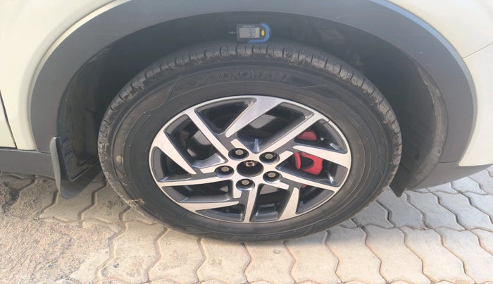 2023 Mahindra XUV300 W6 1.5 Diesel, Diesel, Manual, 70,469 km, tyre