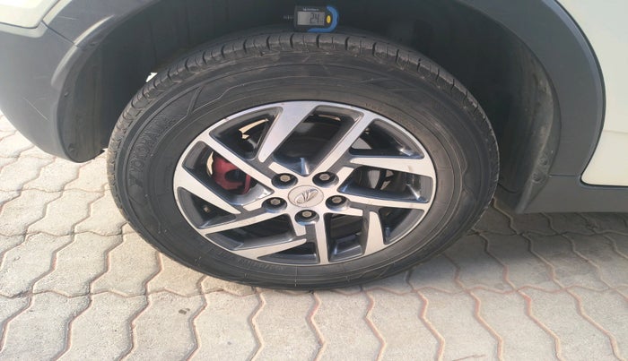 2023 Mahindra XUV300 W6 1.5 Diesel, Diesel, Manual, 70,469 km, tyre