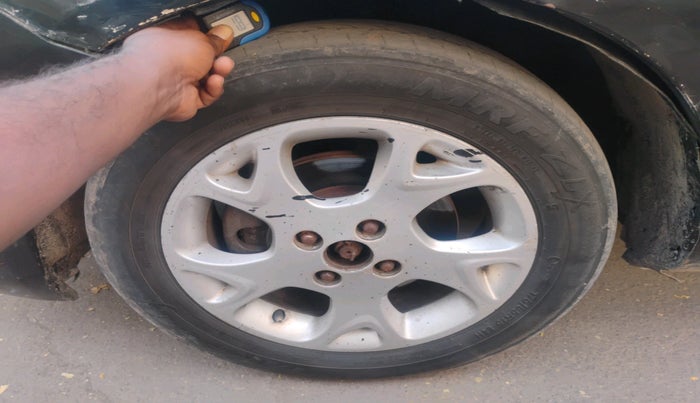 2012 Renault Scala RXL DIESEL, Diesel, Manual, 1,44,687 km, tyre