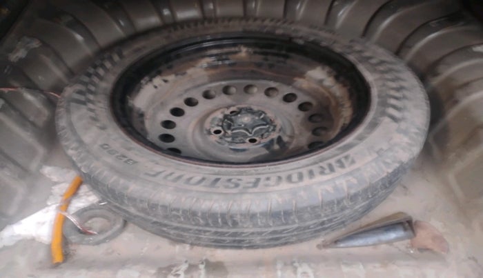 2012 Renault Scala RXL DIESEL, Diesel, Manual, 1,44,687 km, tyre