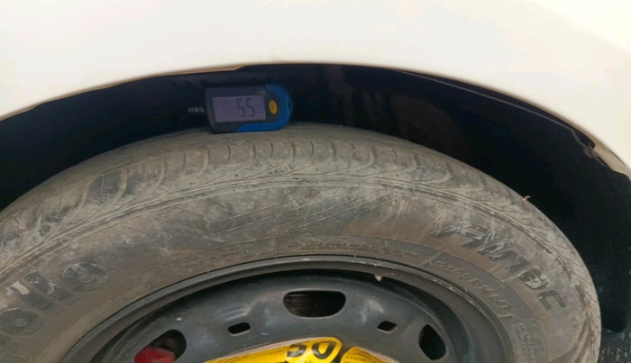 2014 Volkswagen Vento HIGHLINE DIESEL 1.6, Diesel, Manual, 1,14,545 km, tyre