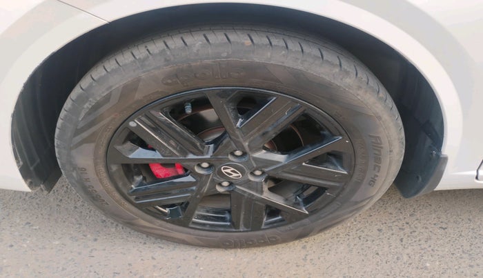 2025 Hyundai Verna SX (O) 1.5 TURBO GDI DUAL TONE, Petrol, Manual, 24,366 km, tyre