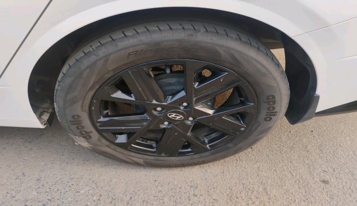 2025 Hyundai Verna SX (O) 1.5 TURBO GDI DUAL TONE, Petrol, Manual, 24,366 km, tyre