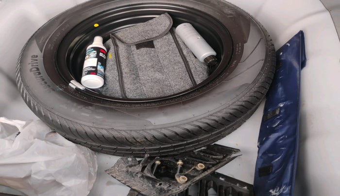 2025 Hyundai Verna SX (O) 1.5 TURBO GDI DUAL TONE, Petrol, Manual, 24,366 km, tyre