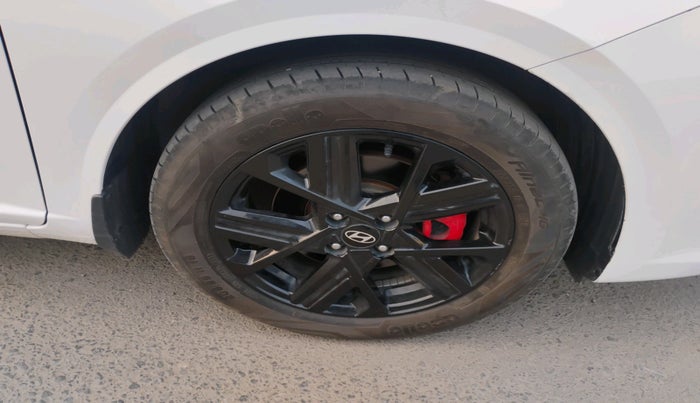 2025 Hyundai Verna SX (O) 1.5 TURBO GDI DUAL TONE, Petrol, Manual, 24,366 km, tyre