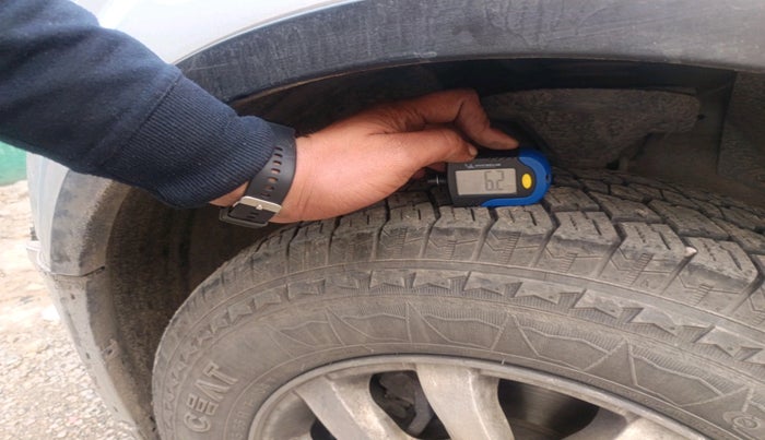 2016 Mahindra XUV500 W10 1.99, Diesel, Manual, 2,56,638 km, tyre