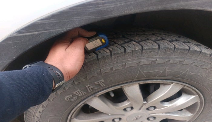 2016 Mahindra XUV500 W10 1.99, Diesel, Manual, 2,56,638 km, tyre