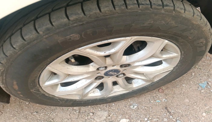 2017 Ford Ecosport TITANIUM 1.5L PETROL AT, Petrol, Automatic, 1,25,197 km, tyre