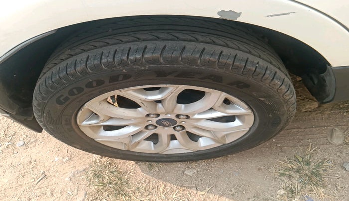 2017 Ford Ecosport TITANIUM 1.5L PETROL AT, Petrol, Automatic, 1,25,197 km, tyre