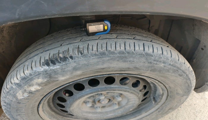 2021 Maruti Vitara Brezza LXI, Petrol, Manual, 1,03,748 km, tyre