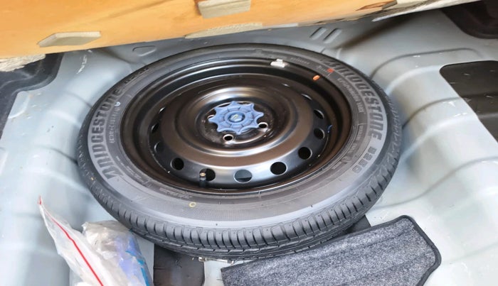 2014 Hyundai Xcent SX 1.2 (O), Petrol, Manual, 87,572 km, tyre