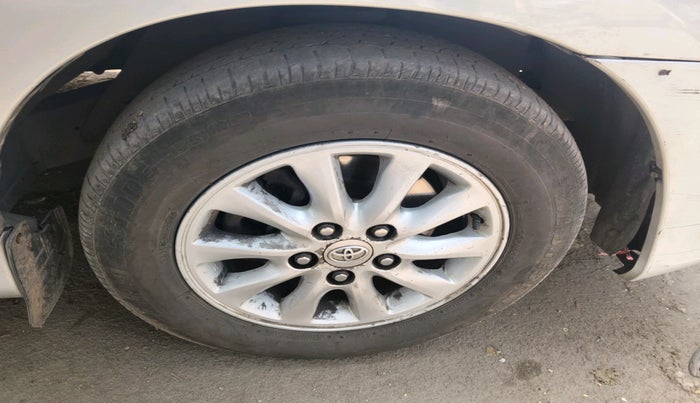 2014 Toyota Innova 2.5 VX 8 STR, Diesel, Manual, 3,28,447 km, tyre