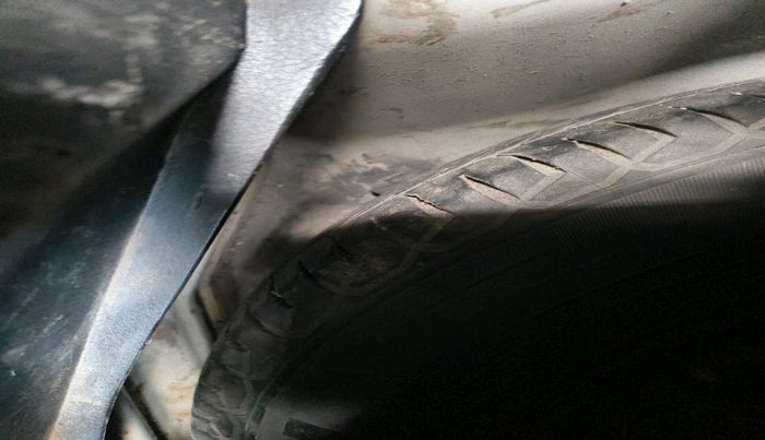 2013 Maruti Swift VDI, Diesel, Manual, 1,22,900 km, tyre