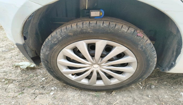 2013 Maruti Swift VDI, Diesel, Manual, 1,22,900 km, tyre