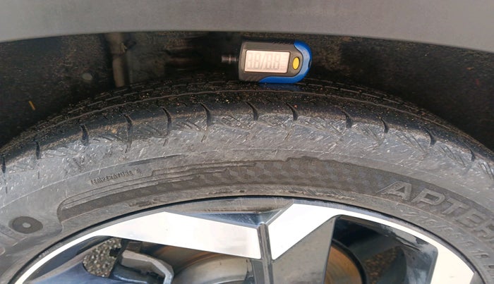 2021 Hyundai ALCAZAR 1.5 SIGNATURE (O) AT 6STR, Diesel, Automatic, 64,819 km, tyre