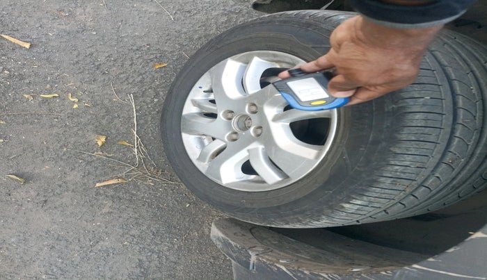 2013 Maruti Swift Dzire ZXI, Petrol, Manual, 79,353 km, tyre