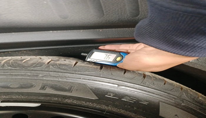 2017 Jeep Compass LIMITED 1.4 PETROL AT, Petrol, Automatic, 1,07,202 km, tyre