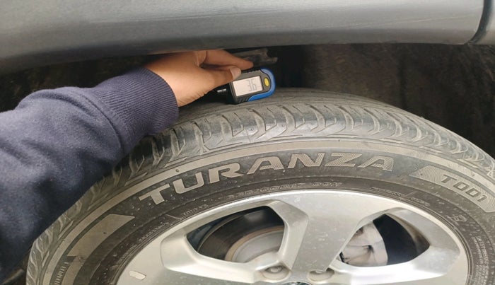 2017 Jeep Compass LIMITED 1.4 PETROL AT, Petrol, Automatic, 1,07,202 km, tyre