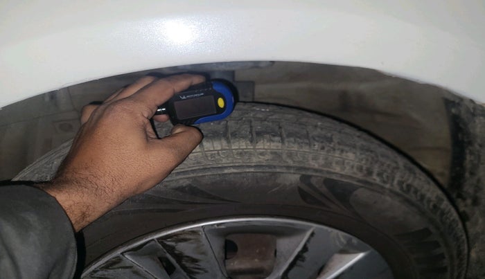 2014 Maruti Swift VXI, Petrol, Manual, 1,63,890 km, tyre