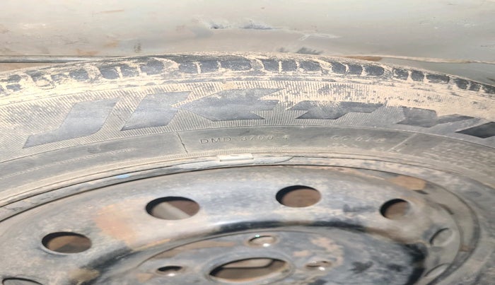 2014 Maruti Swift VXI, Petrol, Manual, 1,63,890 km, tyre