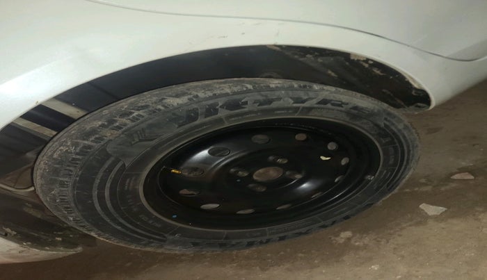 2014 Maruti Swift VXI, Petrol, Manual, 1,63,890 km, tyre