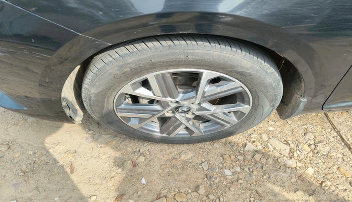 2023 Hyundai Verna SX 1.5 l MPI, Petrol, Manual, 1,10,435 km, tyre